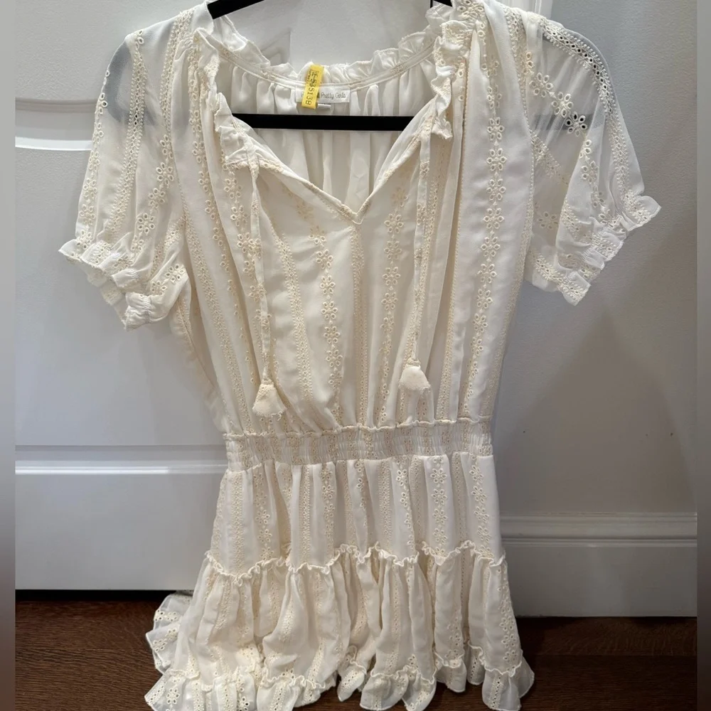 Elegant Cream Lace Women’s Dress/Romper - Picture 1 of 3